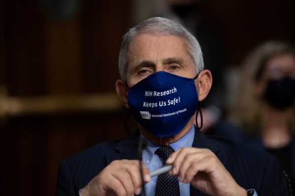 Avertizor CIA acuză în Senatul SUA mușamalizarea originilor COVID-19 de către Fauci și agenții
