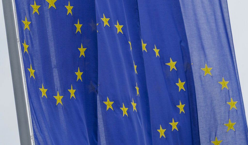 Ungaria reinstituie drapelul UE pe Parlament: semnal de unit