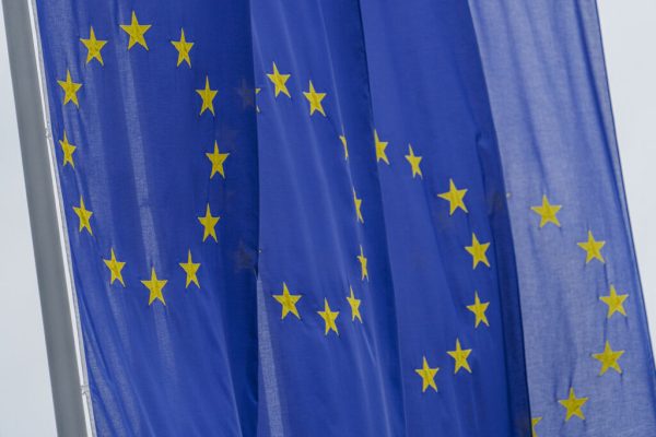 Ungaria reinstituie drapelul UE pe Parlament: semnal de unit