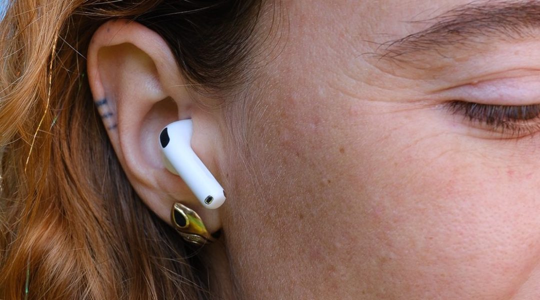 Revoluția AirPods: Căști cu Camere Video și Asistență Person
