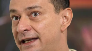 Daniel Băluță Critică Sistemul Politic: Apel pentru Democraț