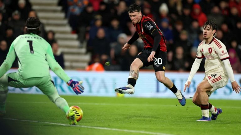 Controversa care zguduie Premier League: Fundașul lui Bournemouth, exclus din lot pentru mesaje inadecvate