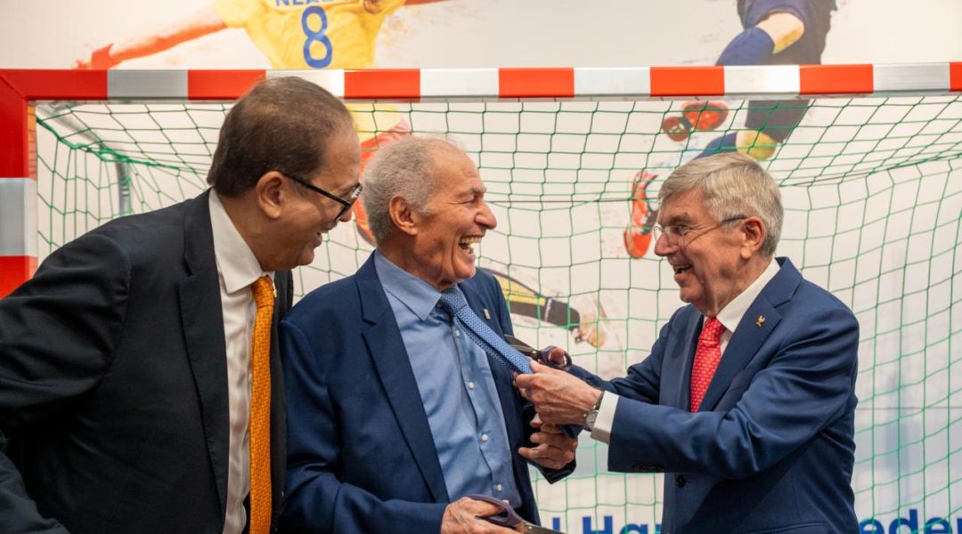 Cristina Neagu strălucește la inaugurarea sediului IHF