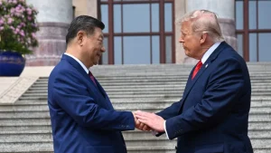 Xi Jinping îl primește pe Trump la Beijing cu ceremonie fastuoasă și mesaj de parteneriat