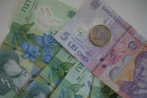 Cursul Euro atinge record istoric: impactul asupra economiei
