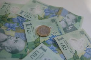 Leul românesc atinge minim istoric față de euro - ce înseamn
