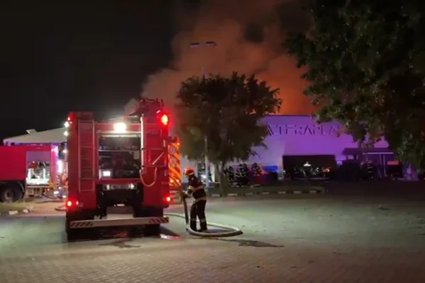 Incendiu major la depozitul Teraplast din Chiajna: 15 autospeciale ISU intervin