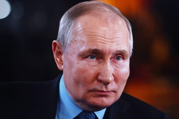 Rusia extinde prerogativele militare: Putin poate interveni extern pentru cetățeni ruși