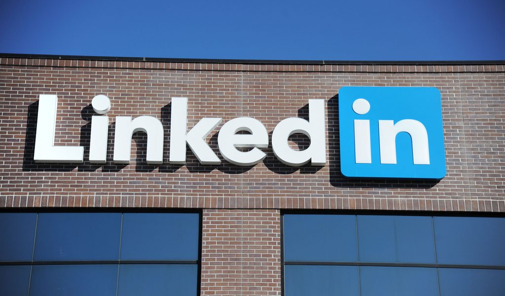 Escrocherii pe LinkedIn: Cum să te protejezi eficient