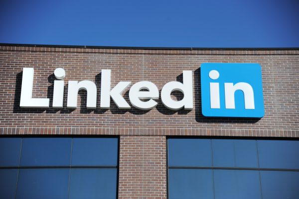 Escrocherii pe LinkedIn: Cum să te protejezi eficient