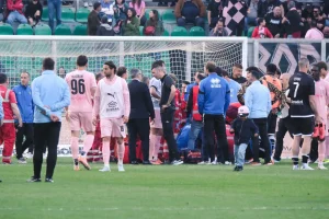 Accident grav pe teren: Jonathan Klinsmann, fractură la gât
