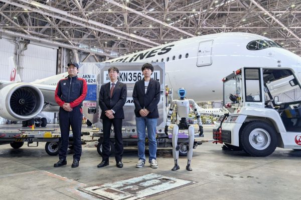 Roboți Umanoizi la Aeroportul Haneda - Soluția Japoniei pent