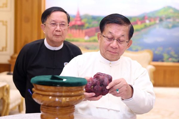 Rubin Uriaș în Myanmar: Bijuteria de 11.000 de Carate