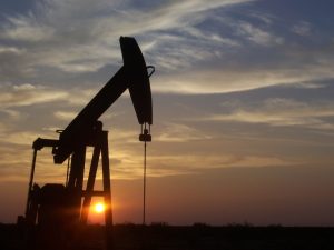 Profituri uriașe ale giganților energetici: taxe mai mari ne