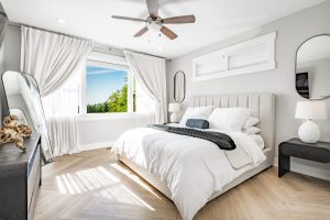 Trucuri de design pentru a face un dormitor mic să pară spațios fără costuri mari