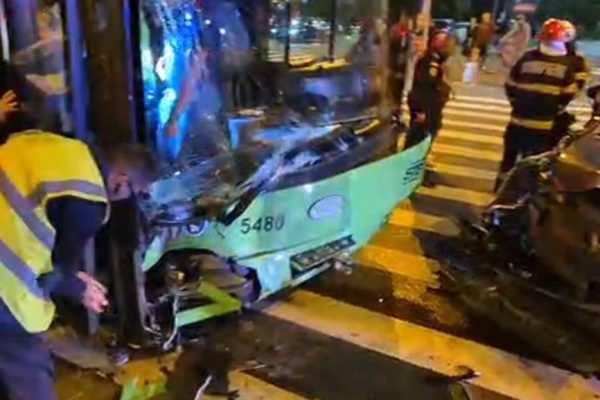 Accident rutier București: șofer cu alcoolemie mare intră în